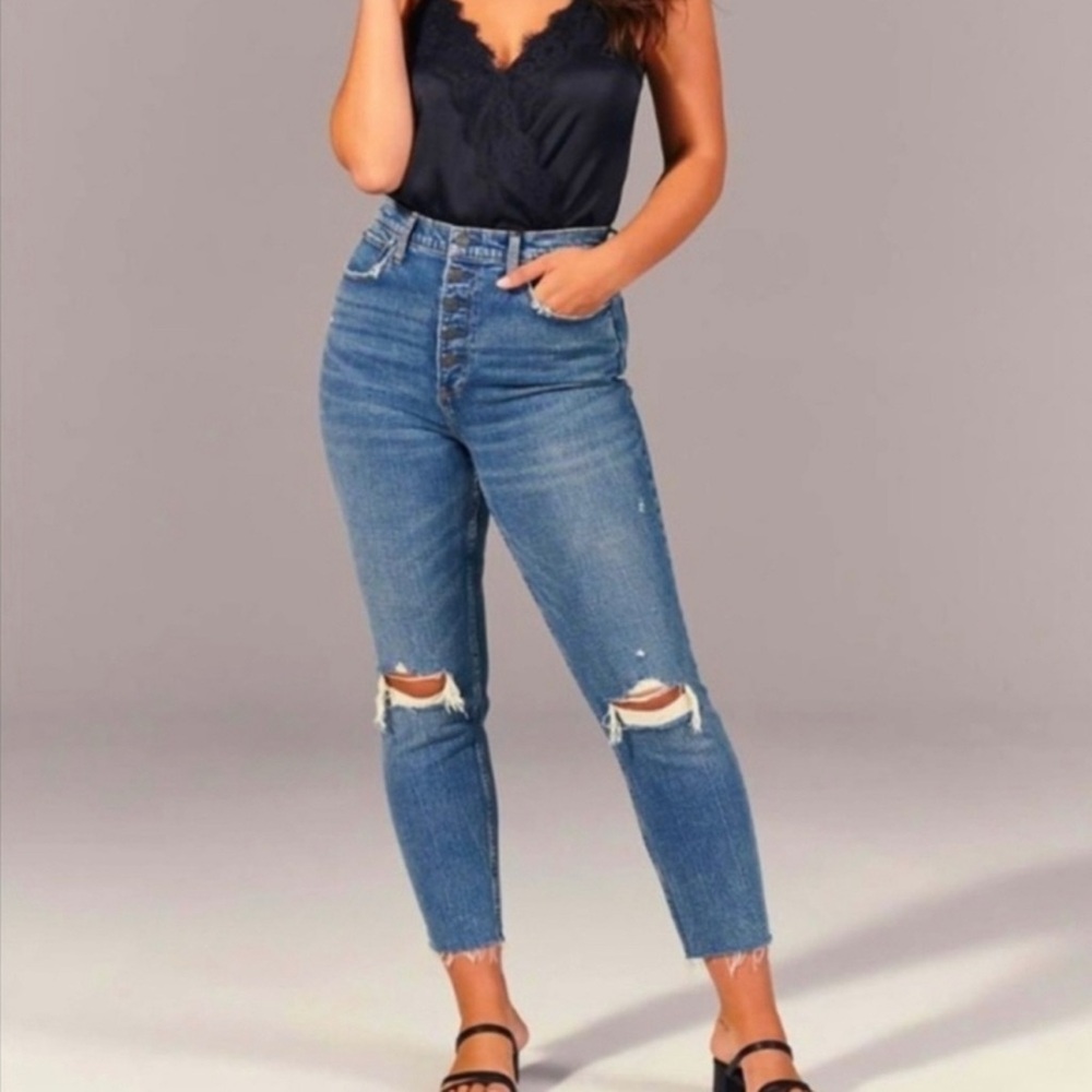 Abercrombie & Fitch Ultra High Rise Mom Button Fly Jeans Size 26